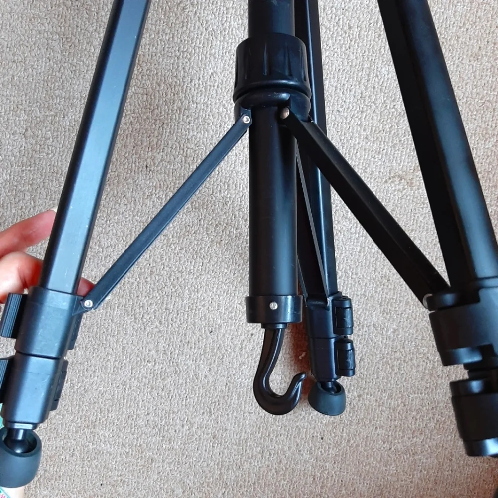 New Camera Tripod with tilt head, Black, up to 55